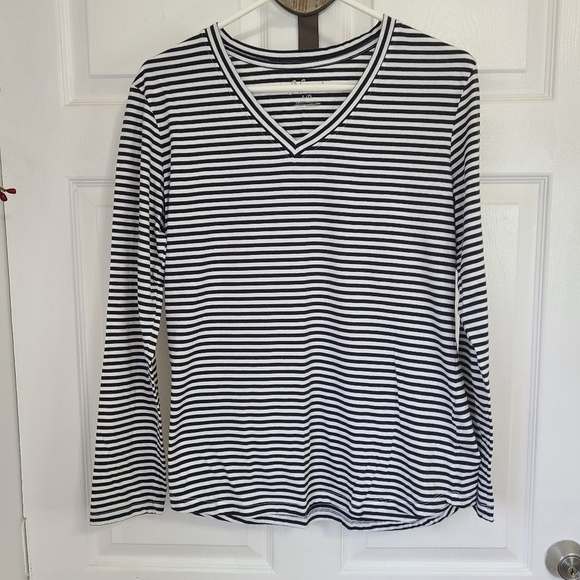 Natural Reflections Woman's Long Sleeve V-Neck Pullover Blouse, Size: Large - Picture 3 of 13